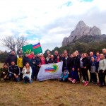 Судебные приставы установили флаг Службы на горе Караул-Оба