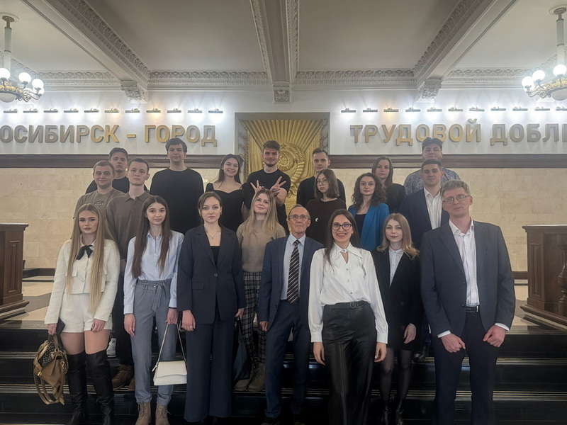 Представители молодежного совета провели «Профсоюзный день» в мэрии города Новосибирска