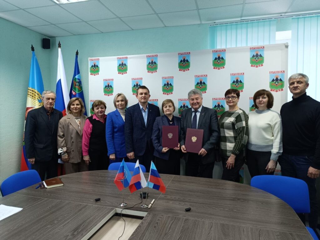 Профсоюзы области подписали соглашение о сотрудничестве с подшефной Брянкой