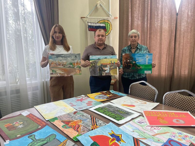 В Саратове подвели итоги областного этапа конкурса детского рисунка «Из одного металла льют медаль за бой, медаль за труд»