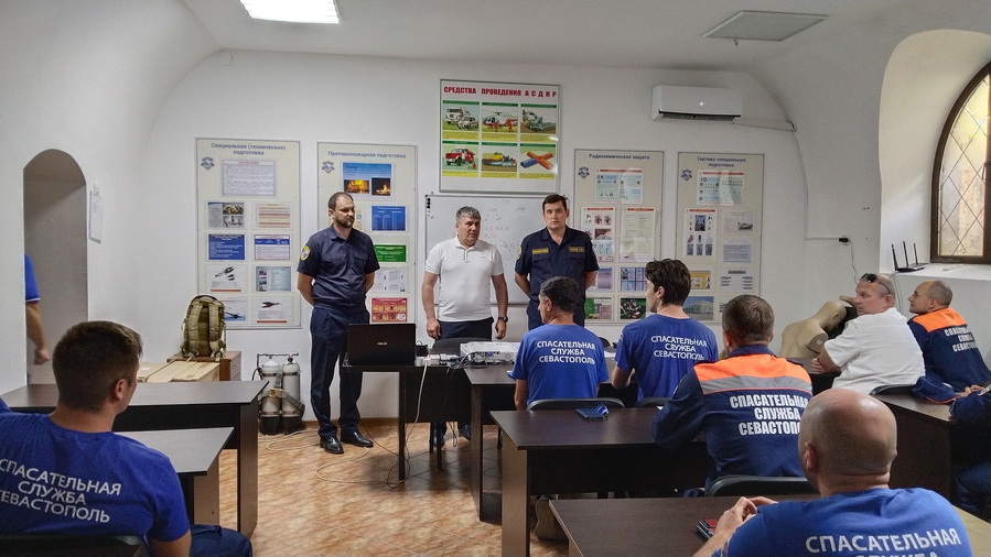 Сотрудники Спасательной службы Севастополя получили награды конкурса «Севастопольские мастера – 2026»