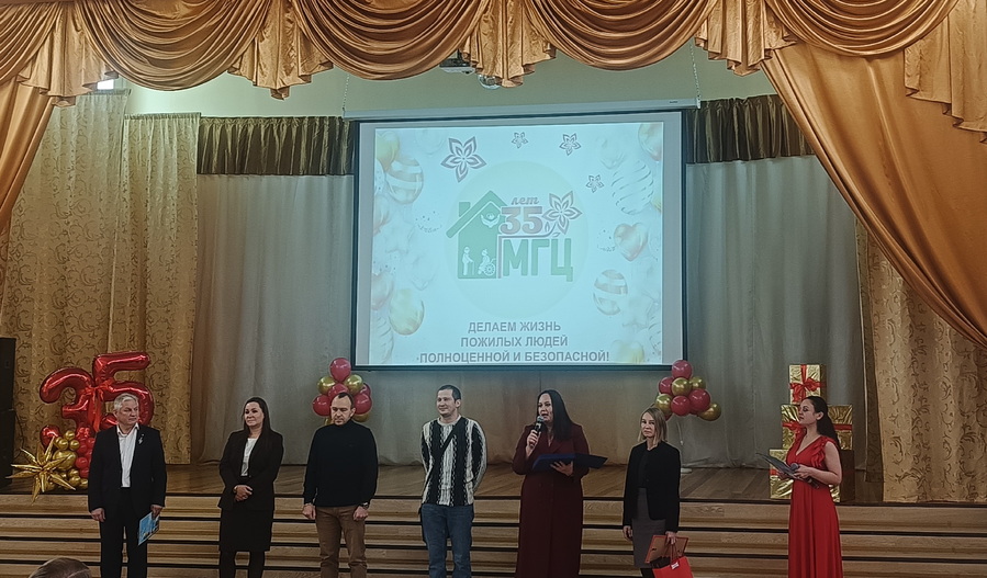 Иркутская организация Профсоюза поздравила с 35-летним юбилеем «Марковский геронтологический центр»