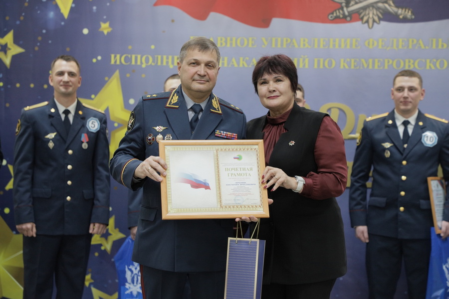 В ГУФСИН Кузбасса поздравили ветеранов уголовно-исполнительной системы и подвели итоги конкурса «Виват, офицеры!»